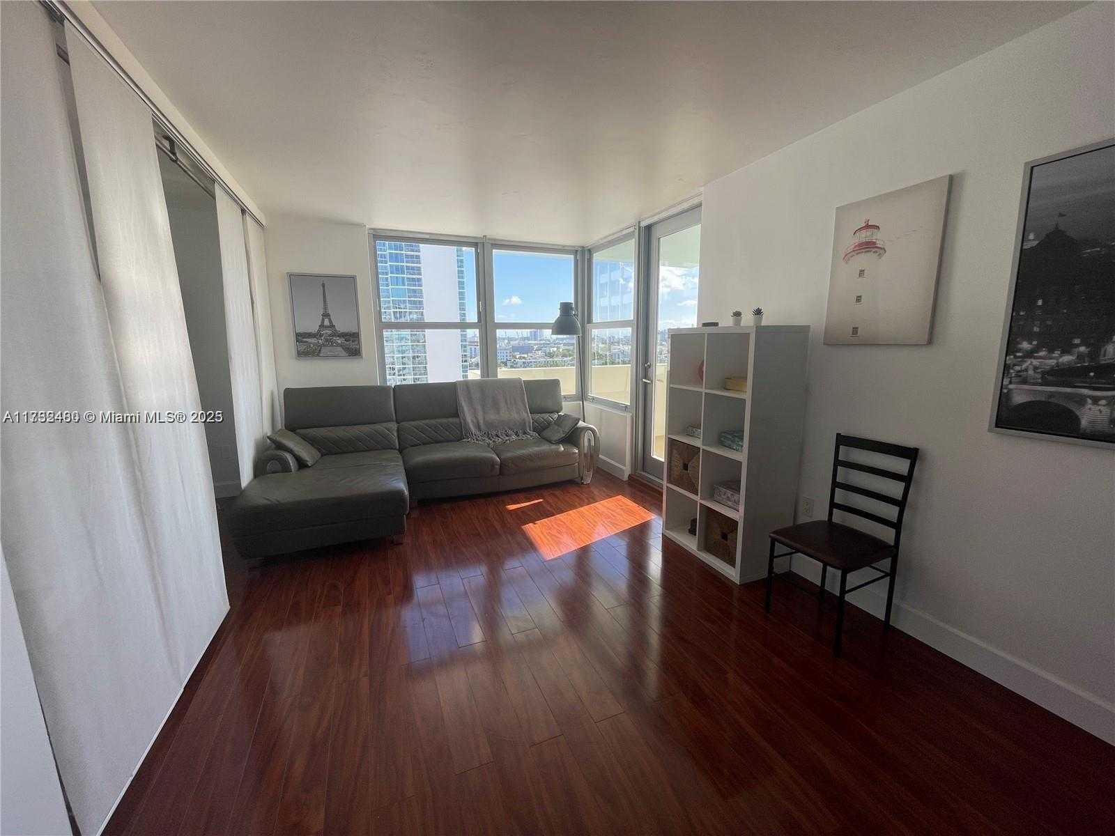 Small Image of 2899 COLLINS AVE #1420, Miami Beach Number 4
