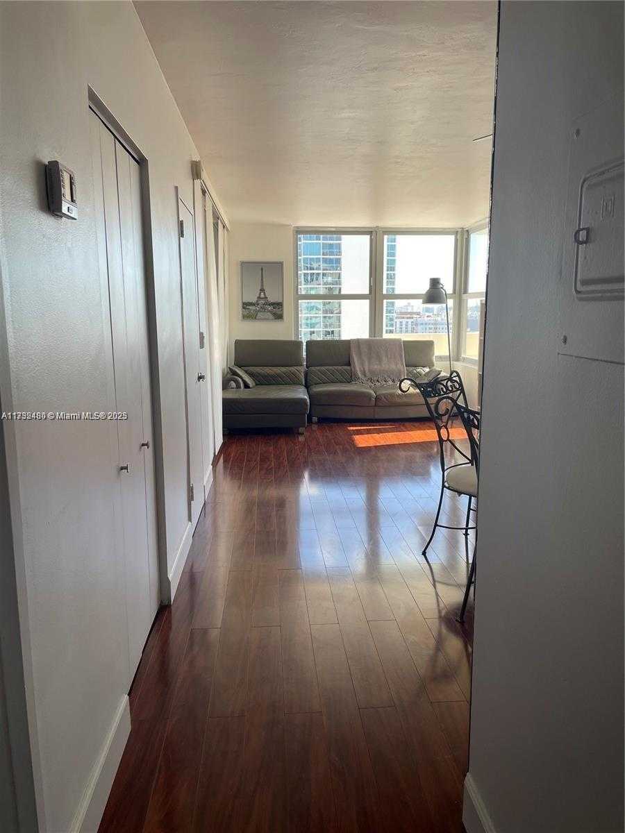 Small Image of 2899 COLLINS AVE #1420, Miami Beach Number 8