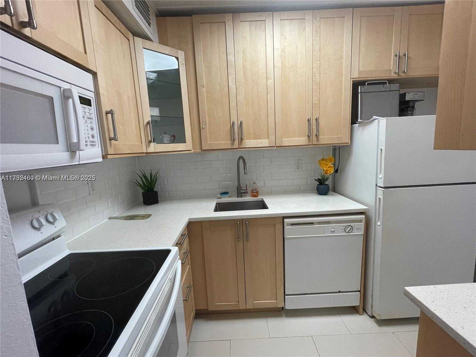 Small Image of 2899 COLLINS AVE #1420, Miami Beach Number 9