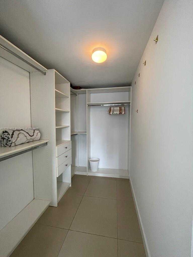 Small Image of 31 SOUTH EAST 6TH ST #2607, Miami Number 17
