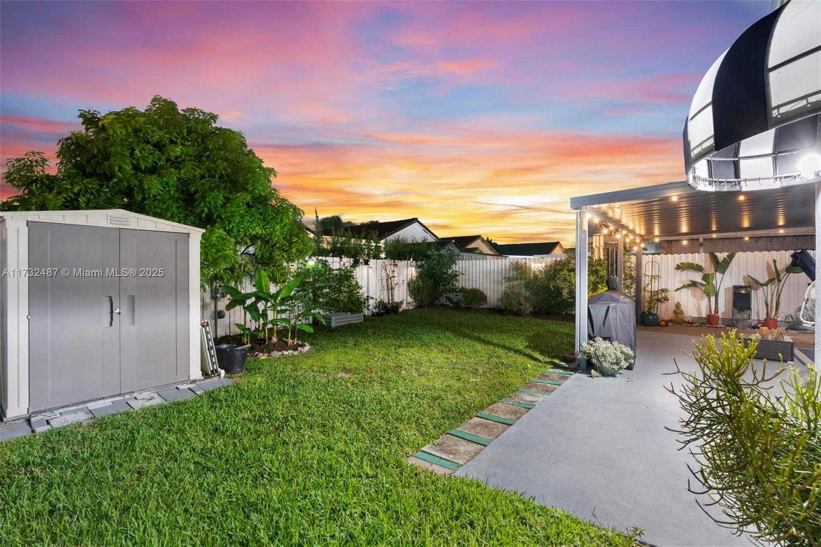 Small Image of 17900 SOUTH WEST 143RD CT, Miami Number 15