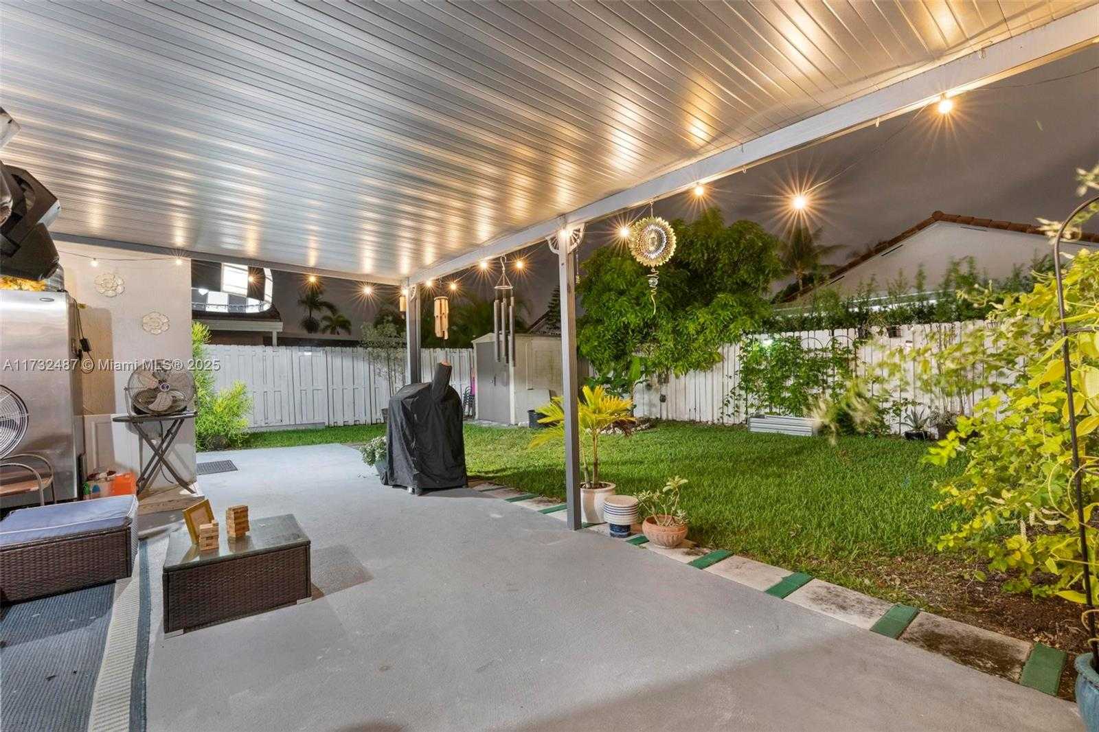 Small Image of 17900 SOUTH WEST 143RD CT, Miami Number 16