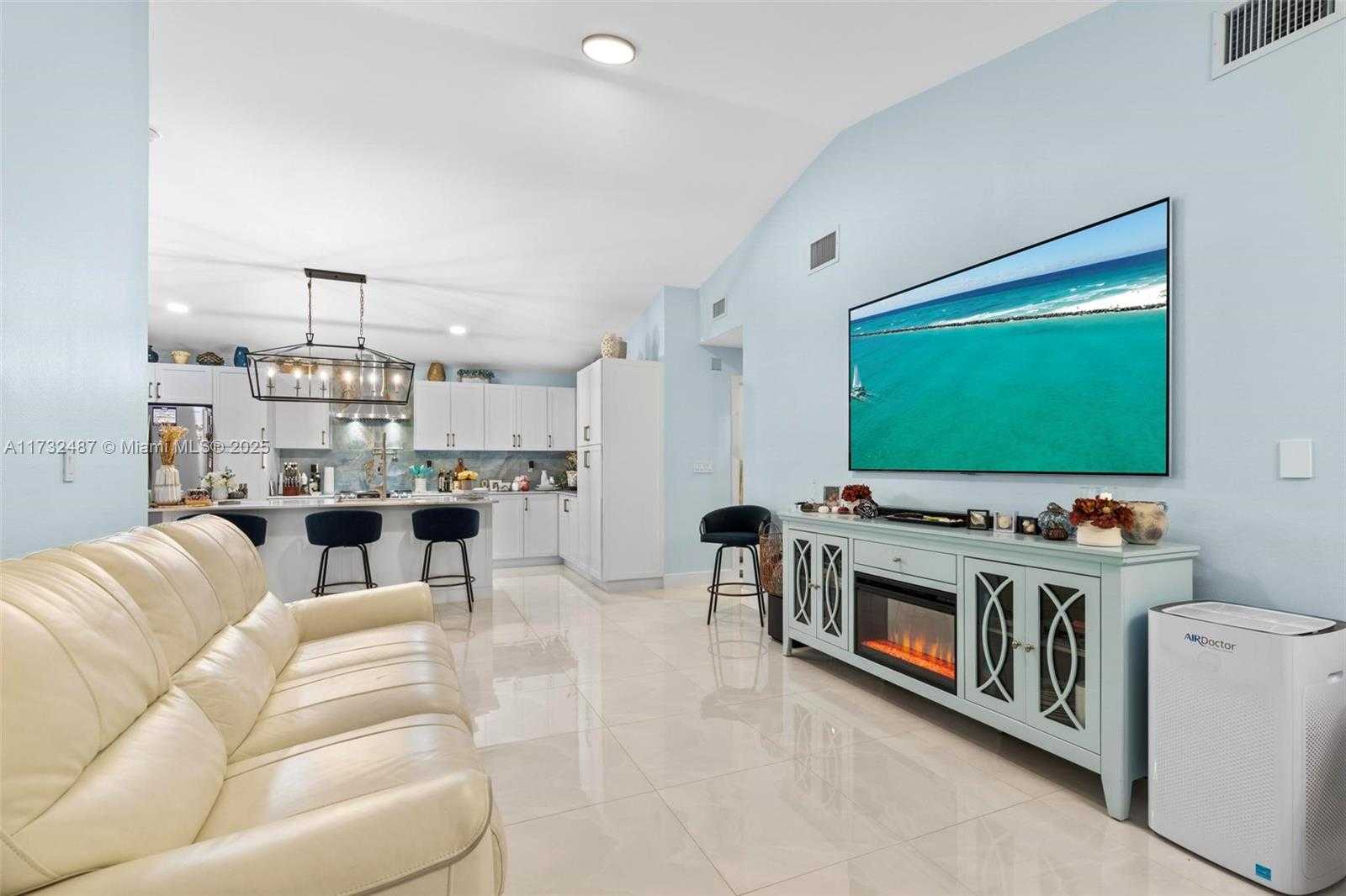 Small Image of 17900 SOUTH WEST 143RD CT, Miami Number 6