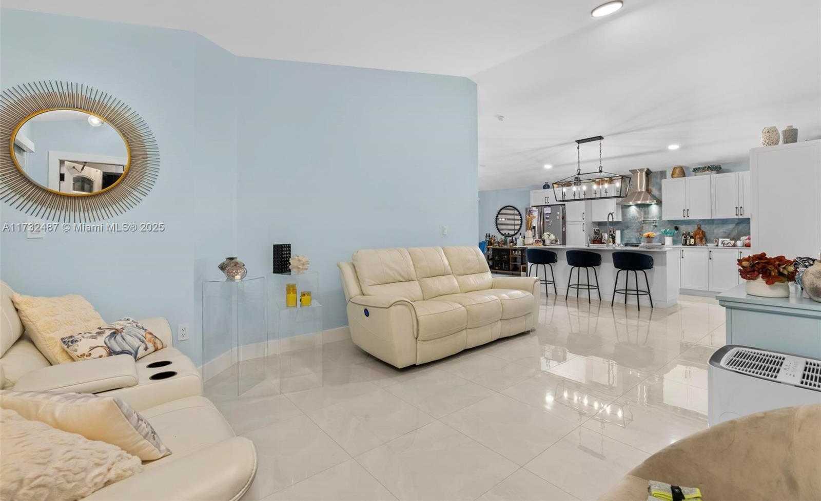 Small Image of 17900 SOUTH WEST 143RD CT, Miami Number 7