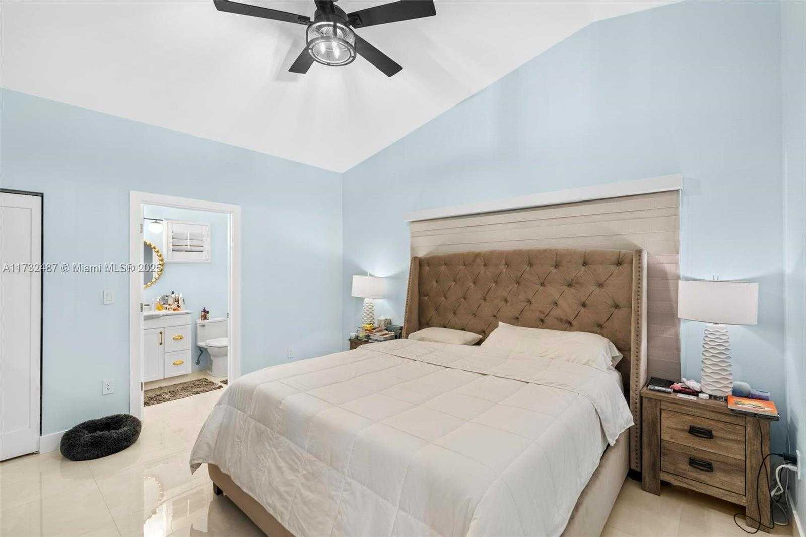 Small Image of 17900 SOUTH WEST 143RD CT, Miami Number 9