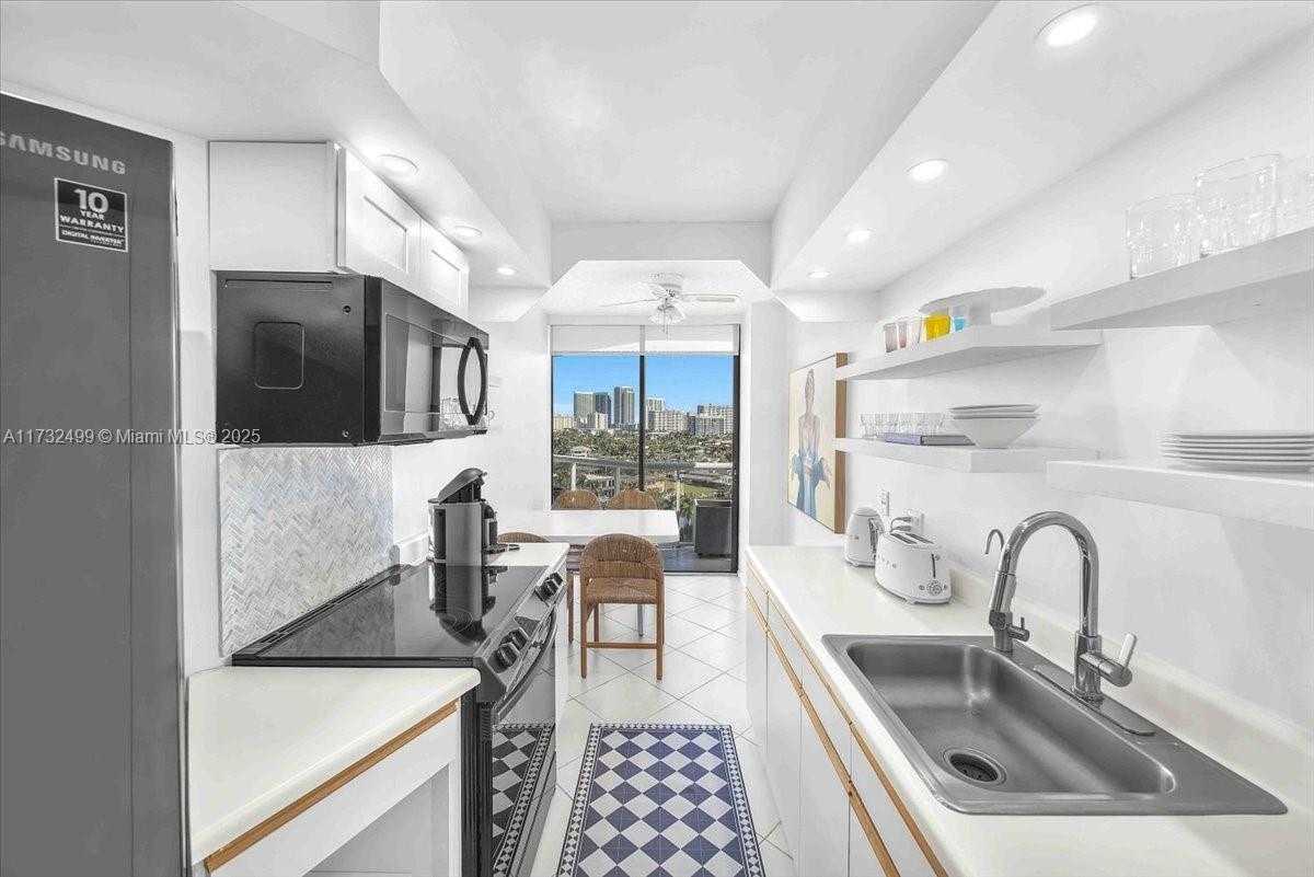 Small Image of 3610 YACHT CLUB DR #1001, Aventura Number 11