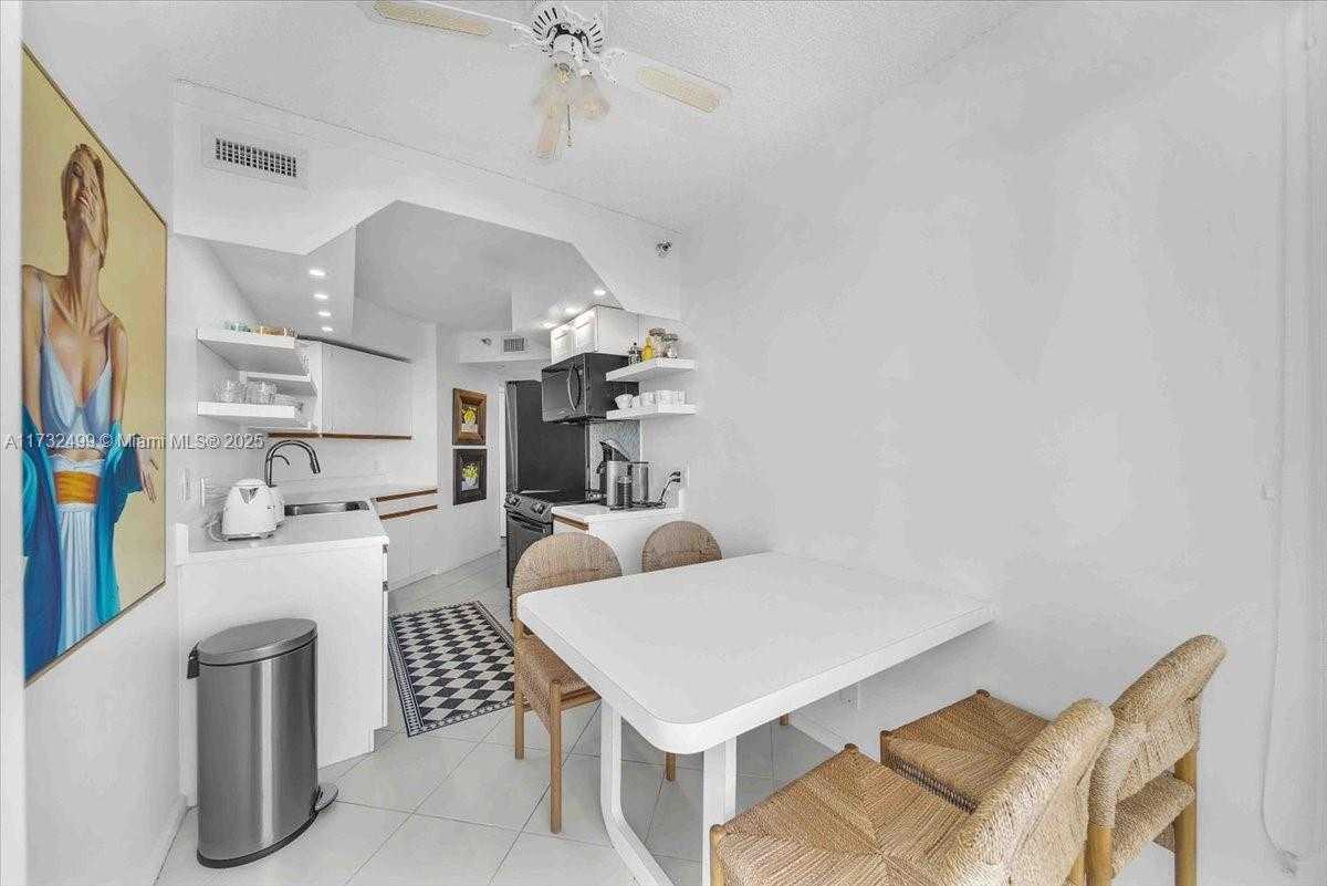 Small Image of 3610 YACHT CLUB DR #1001, Aventura Number 12