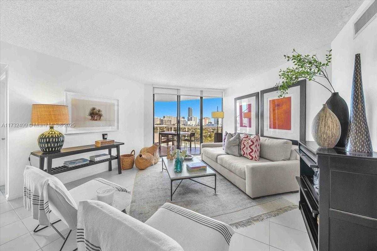 Small Image of 3610 YACHT CLUB DR #1001, Aventura Number 2