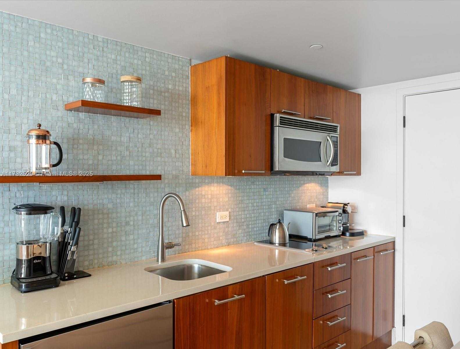 Small Image of 6801 COLLINS AVE #716 (deed 708), Miami Beach Number 10