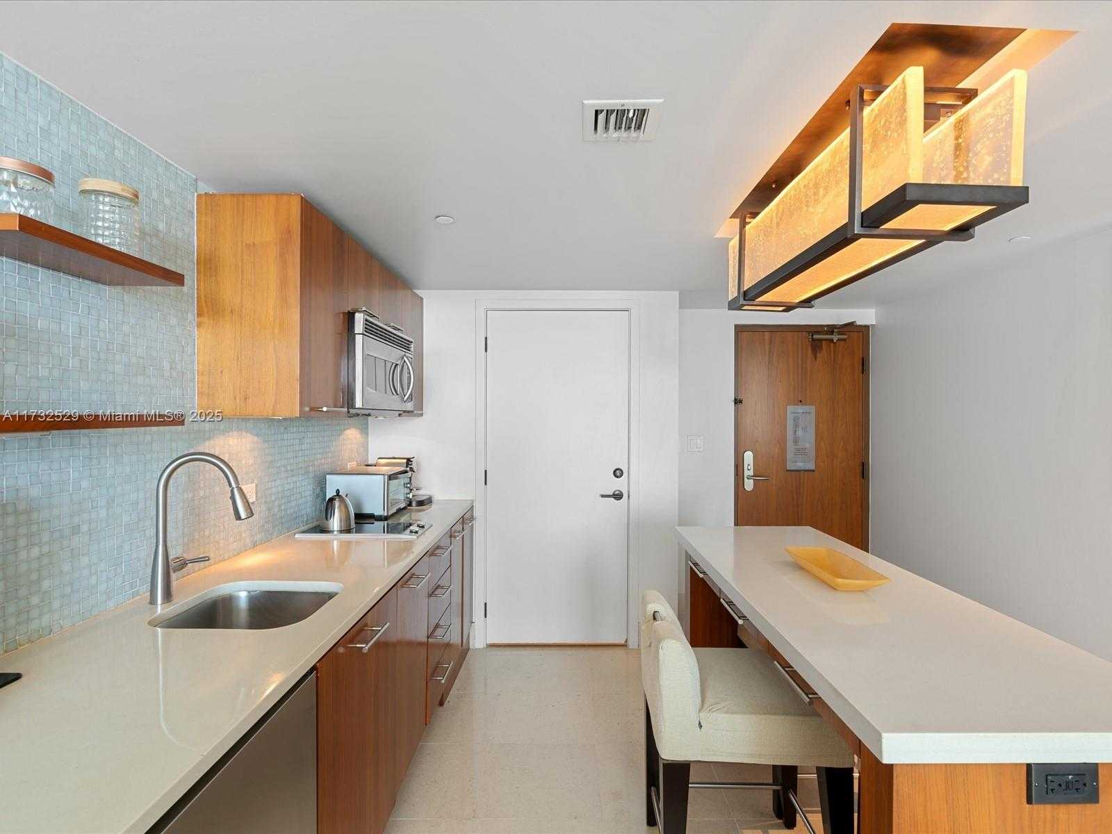 Small Image of 6801 COLLINS AVE #716 (deed 708), Miami Beach Number 16