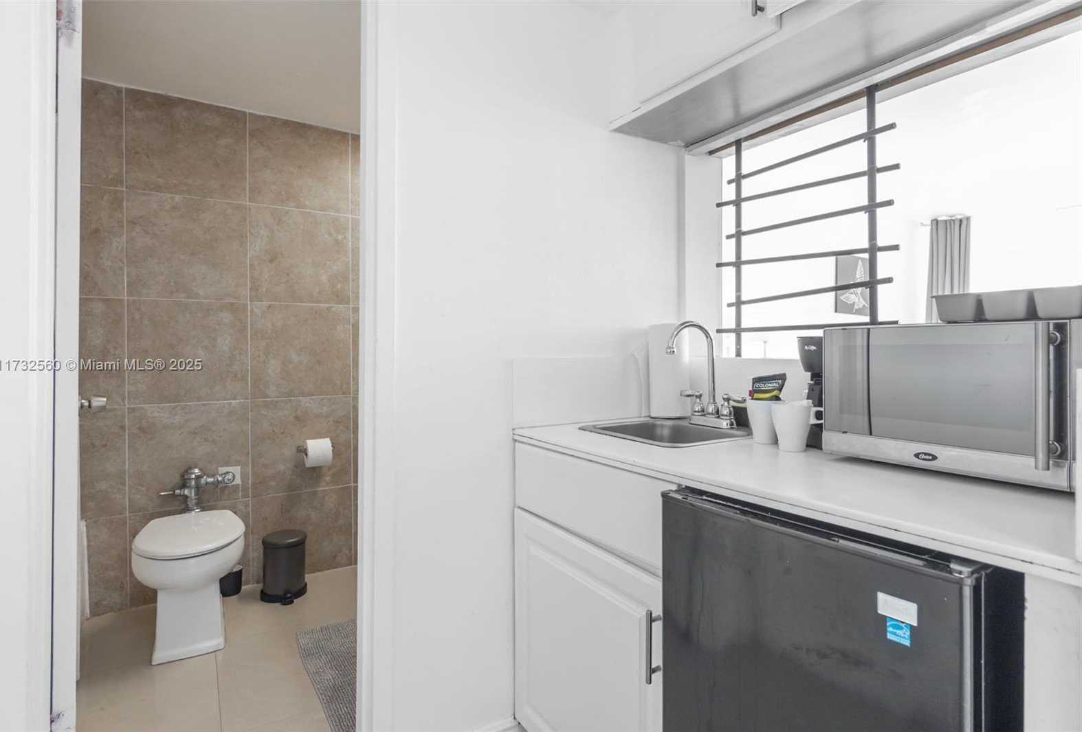 Small Image of 5445 COLLINS AVE #1633, Miami Beach Number 7
