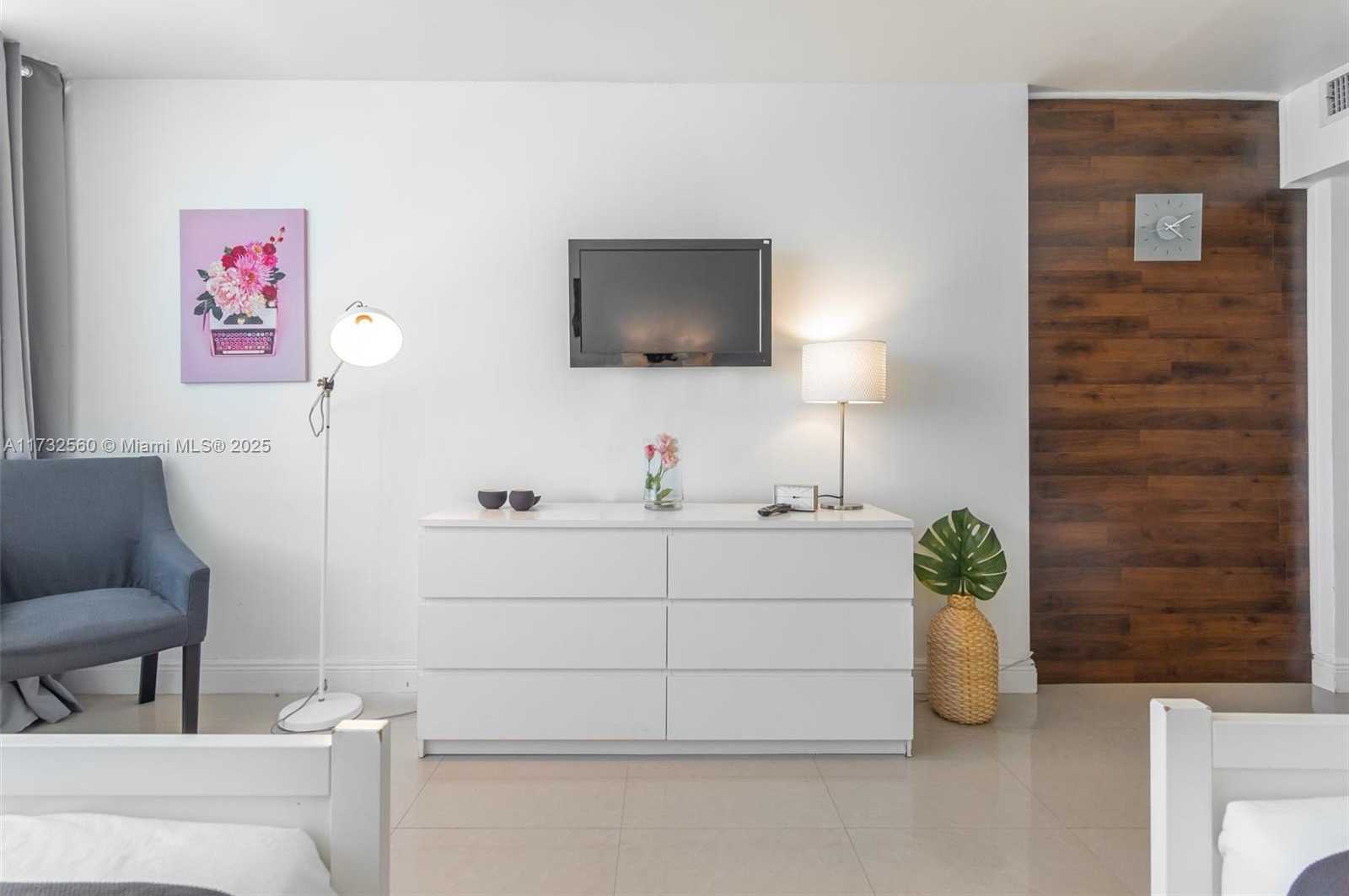 Small Image of 5445 COLLINS AVE #1633, Miami Beach Number 9