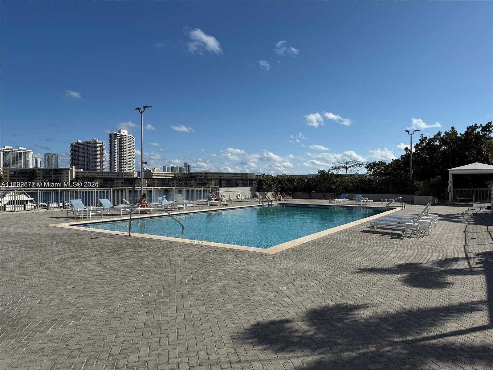 Small Image of 18031 BISCAYNE BLVD #PH03, Aventura Number 2