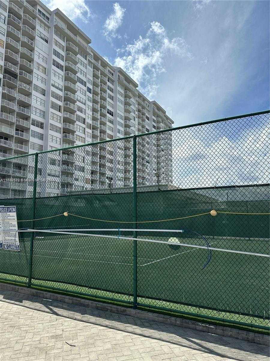 Small Image of 18031 BISCAYNE BLVD #PH03, Aventura Number 3