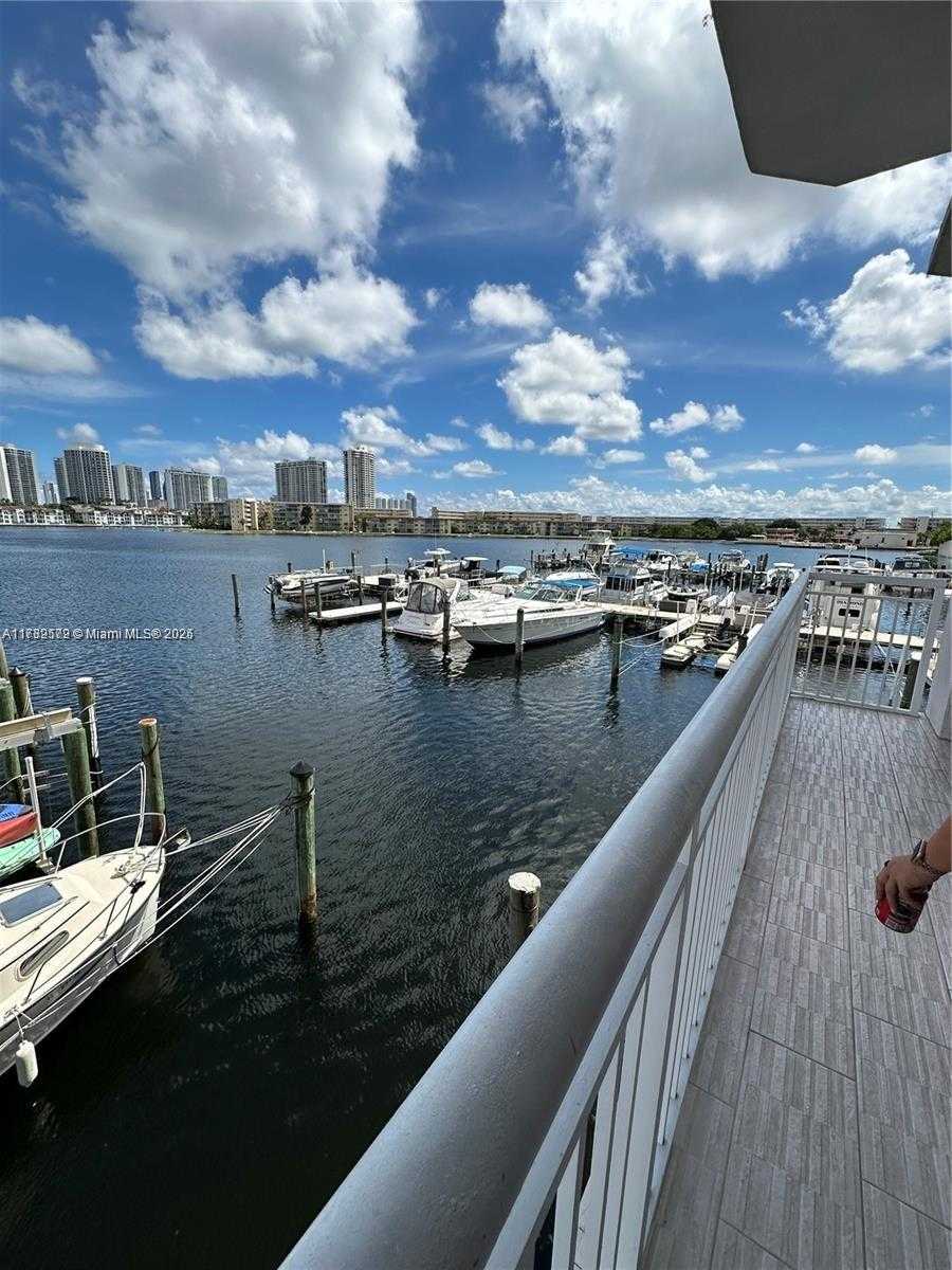 Small Image of 18031 BISCAYNE BLVD #PH03, Aventura Number 4