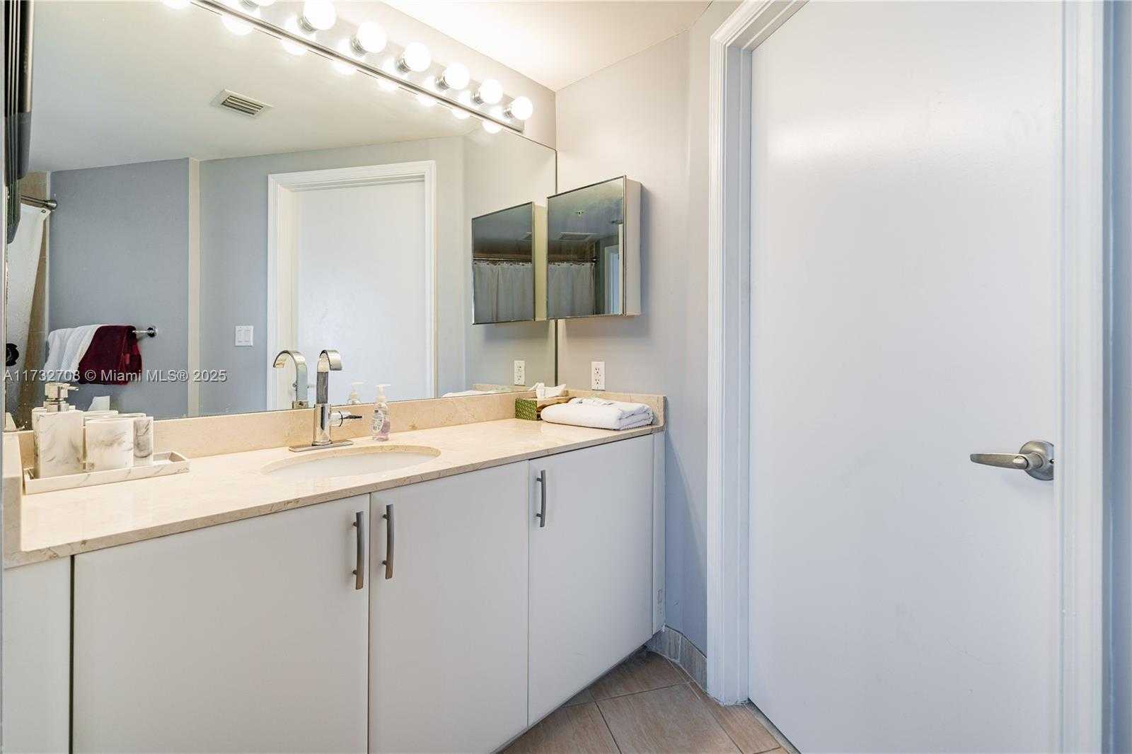 Small Image of 1750 NORTH BAYSHORE DR #2301, Miami Number 19