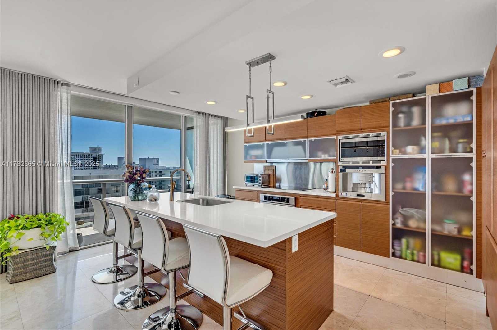 Small Image of 5875 COLLINS AVE #1704, Miami Beach Number 10
