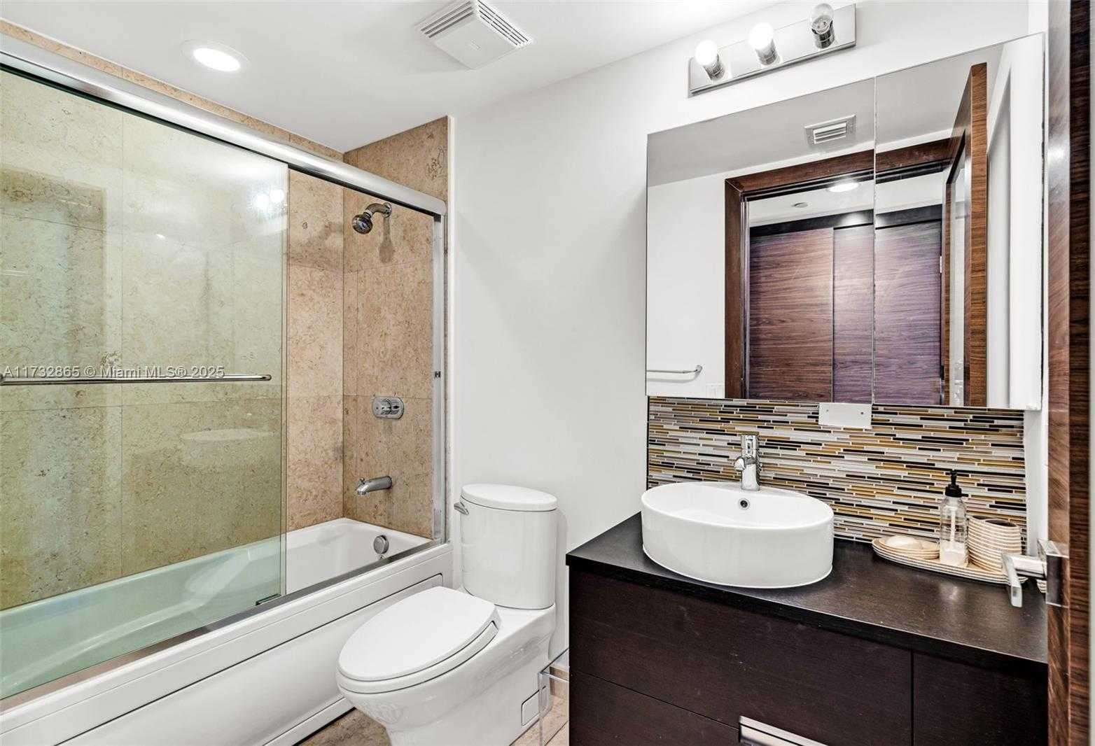Small Image of 5875 COLLINS AVE #1704, Miami Beach Number 18