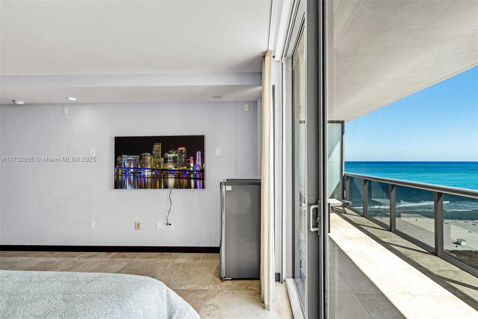 Small Image of 5875 COLLINS AVE #1704, Miami Beach Number 2