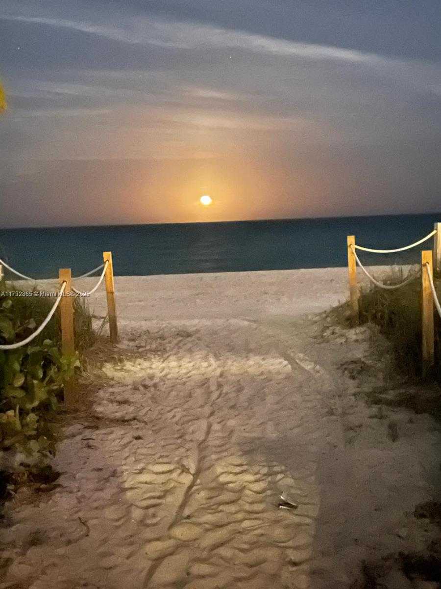 Small Image of 5875 COLLINS AVE #1704, Miami Beach Number 39