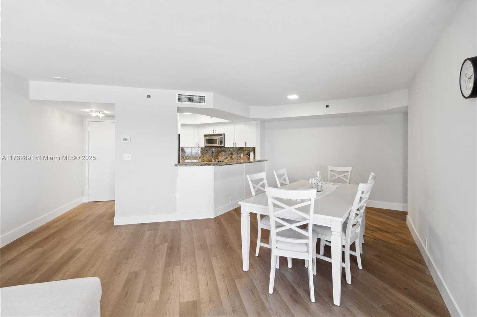 Small Image of 6767 COLLINS AVE #909, Miami Beach Number 5