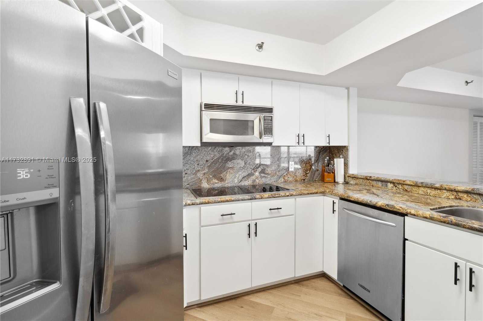 Small Image of 6767 COLLINS AVE #909, Miami Beach Number 7