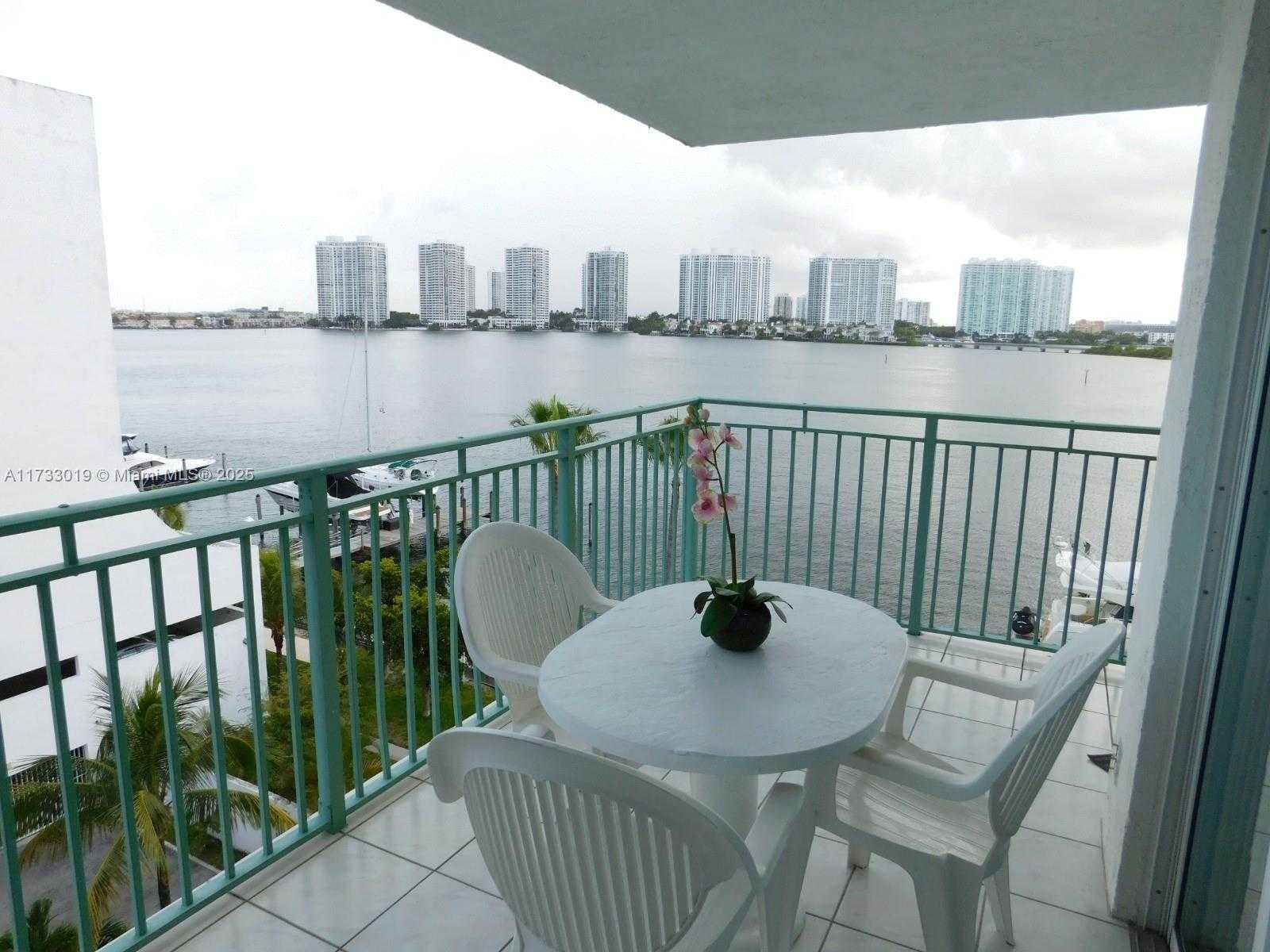 Small Image of 18000 N Bay Rd, Sunny Isles Beach, FL 33160, USA Number 2