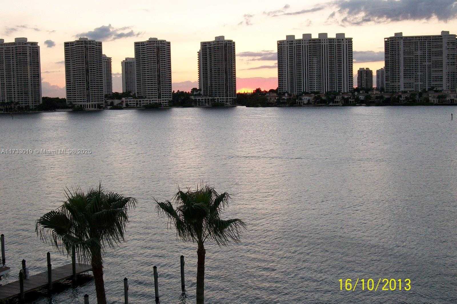 Small Image of 18000 N Bay Rd, Sunny Isles Beach, FL 33160, USA Number 4