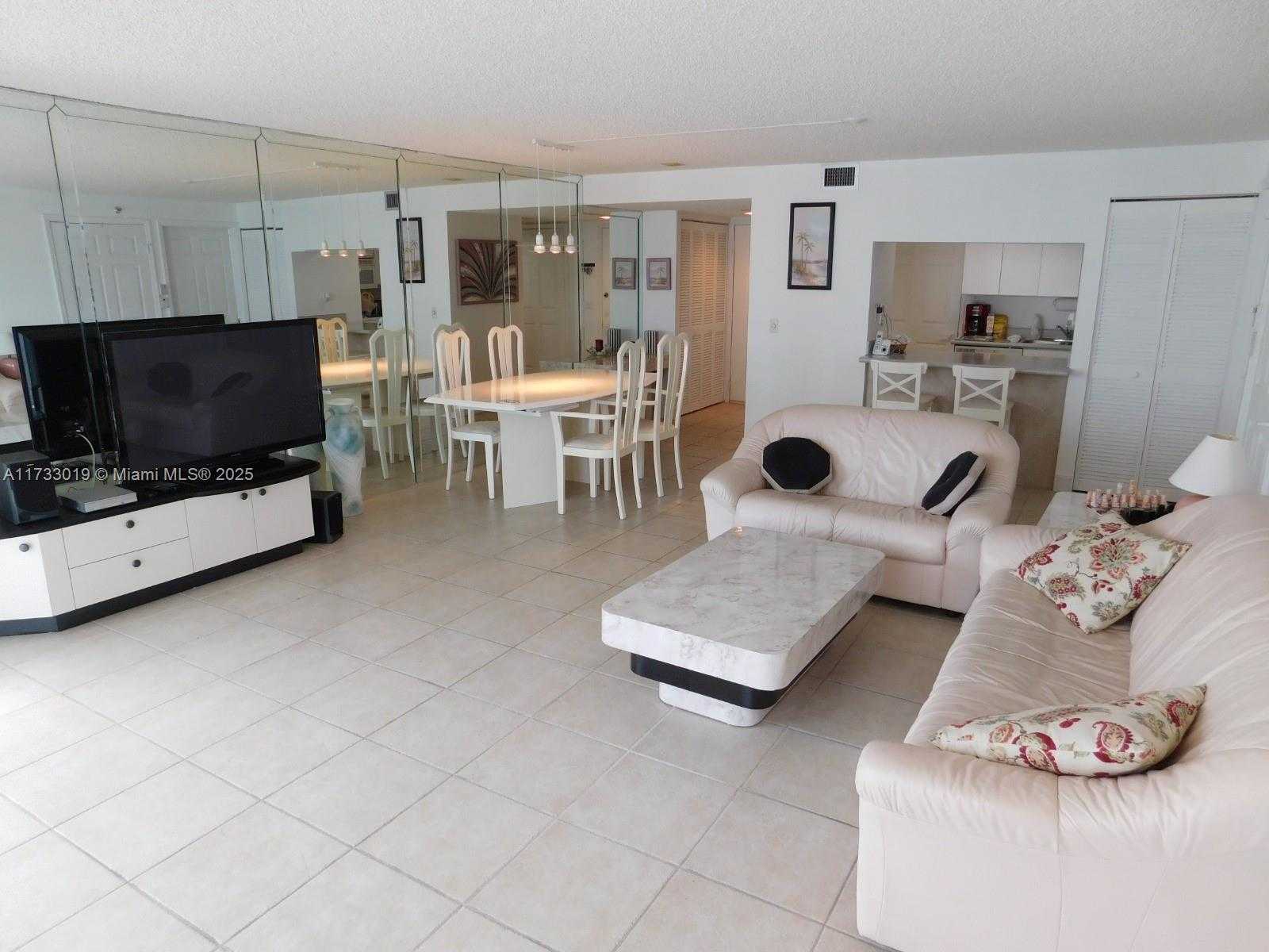 Small Image of 18000 N Bay Rd, Sunny Isles Beach, FL 33160, USA Number 7