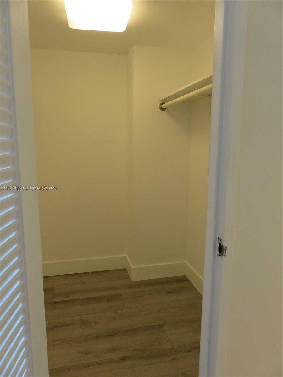 Small Image of 5700 COLLINS AVE #5J, Miami Beach Number 13