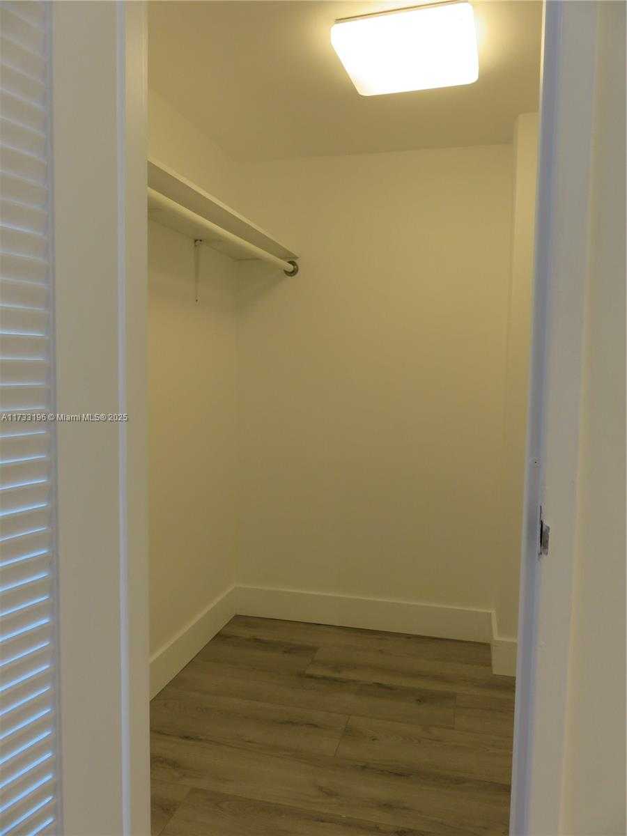 Small Image of 5700 COLLINS AVE #5J, Miami Beach Number 14