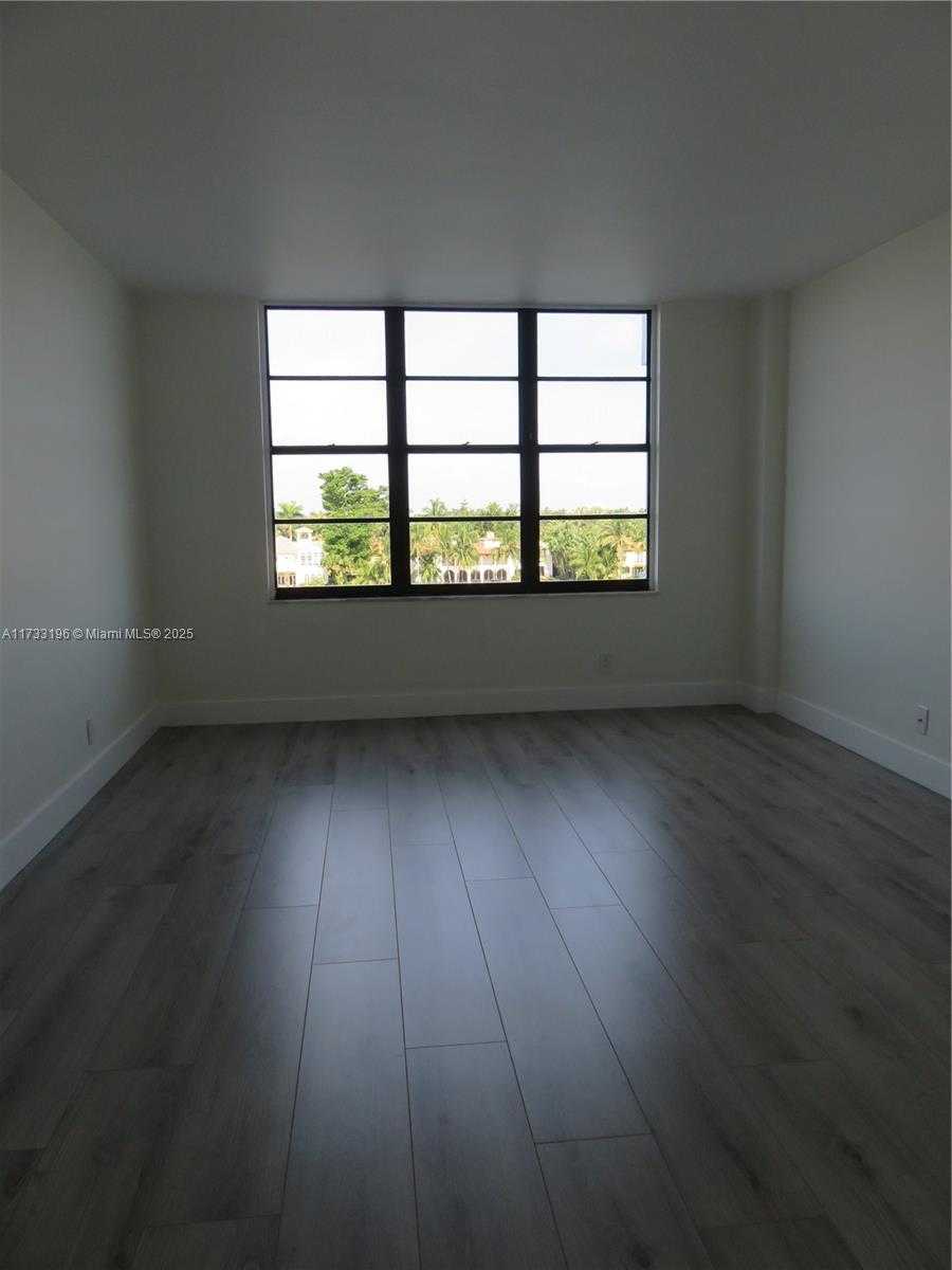 Small Image of 5700 COLLINS AVE #5J, Miami Beach Number 19
