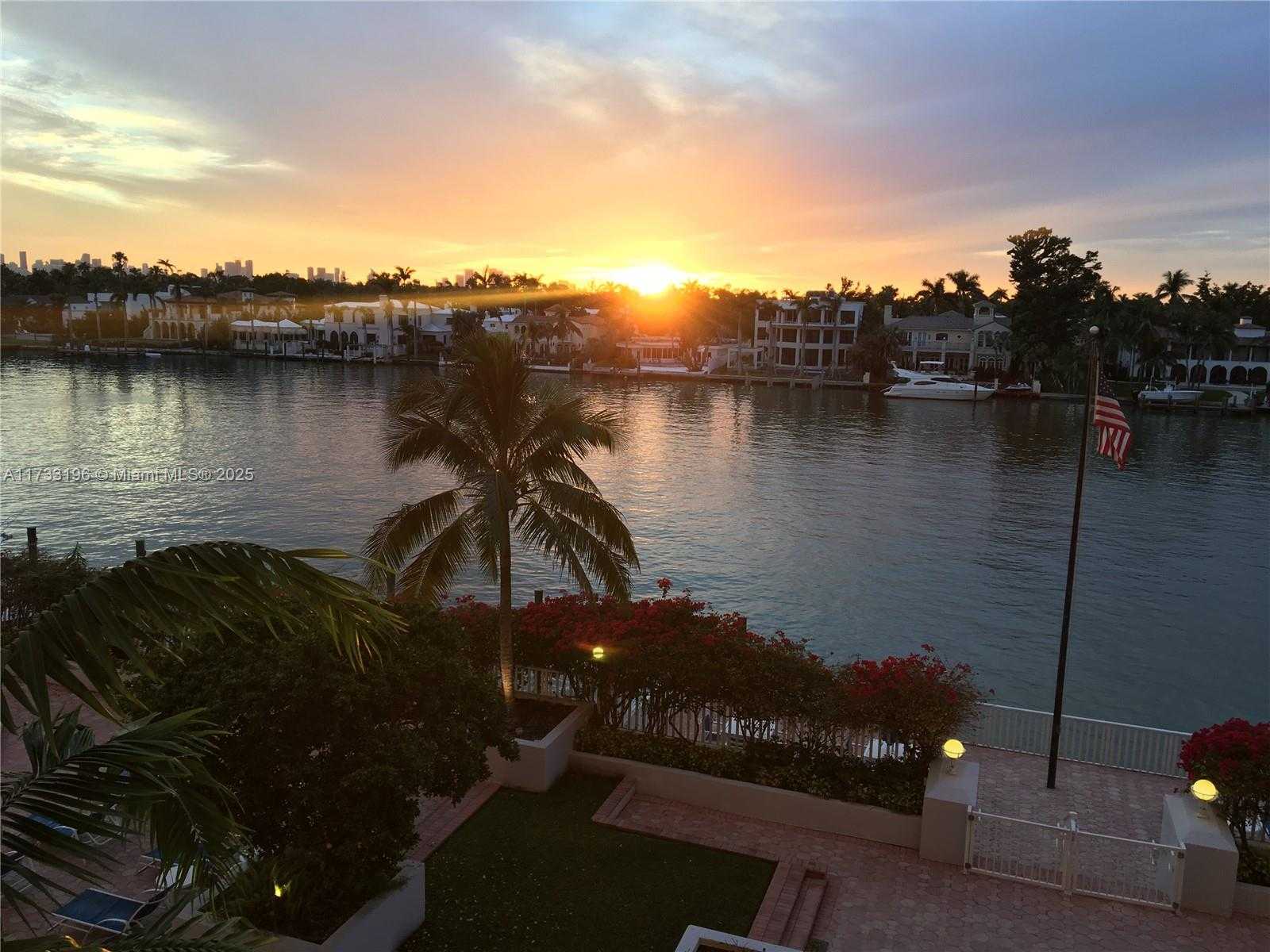 Small Image of 5700 COLLINS AVE #5J, Miami Beach Number 2