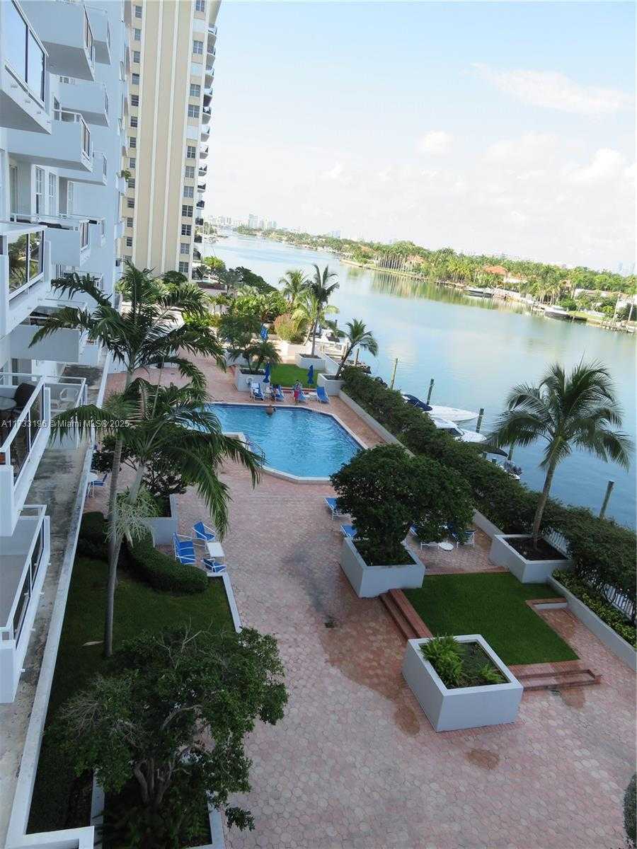 Small Image of 5700 COLLINS AVE #5J, Miami Beach Number 20