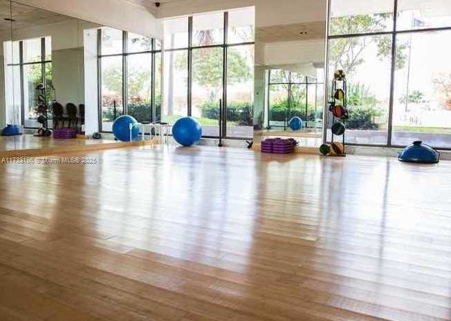 Small Image of 5700 COLLINS AVE #5J, Miami Beach Number 25