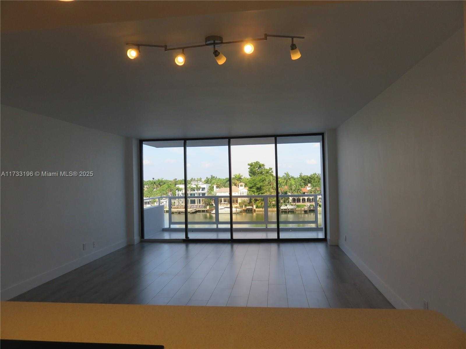 Small Image of 5700 COLLINS AVE #5J, Miami Beach Number 7