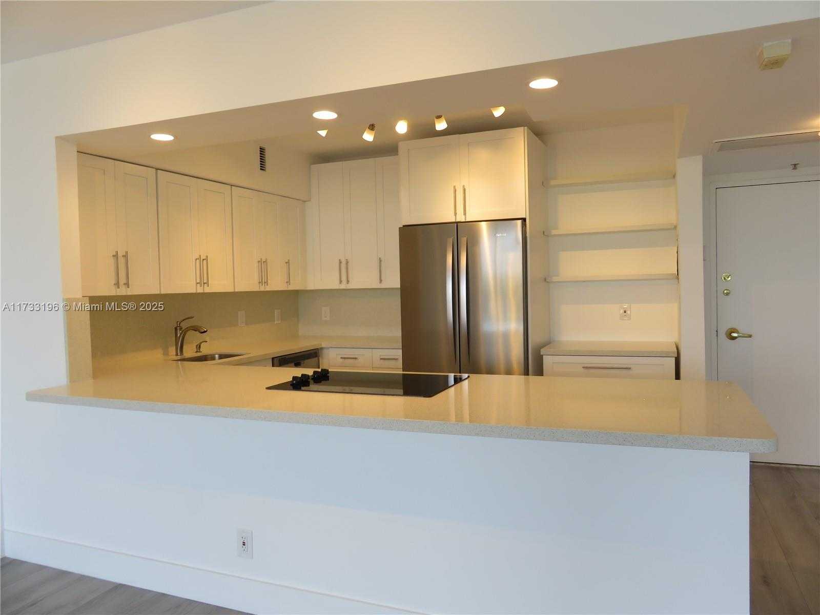 Small Image of 5700 COLLINS AVE #5J, Miami Beach Number 8