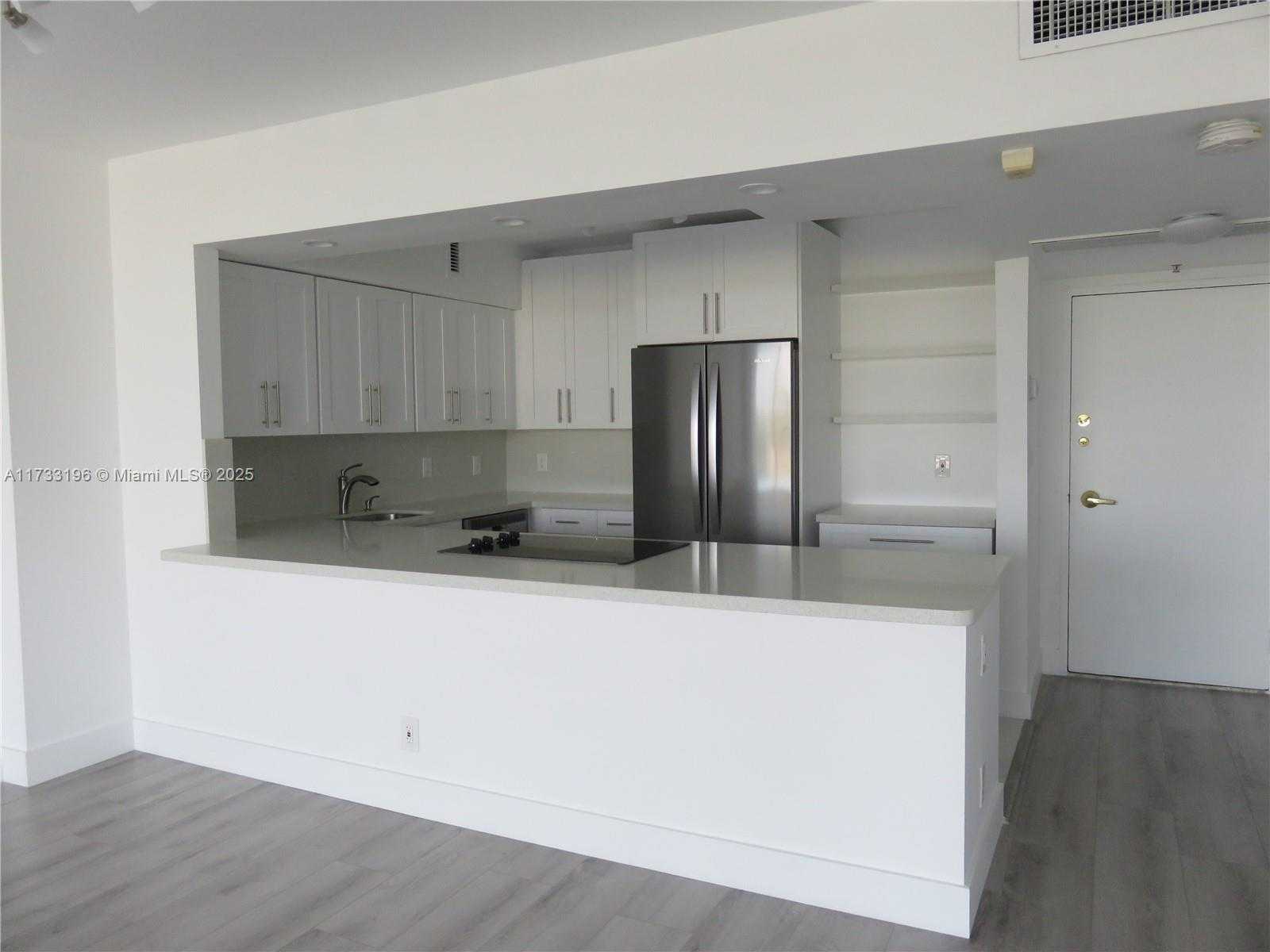 Small Image of 5700 COLLINS AVE #5J, Miami Beach Number 9