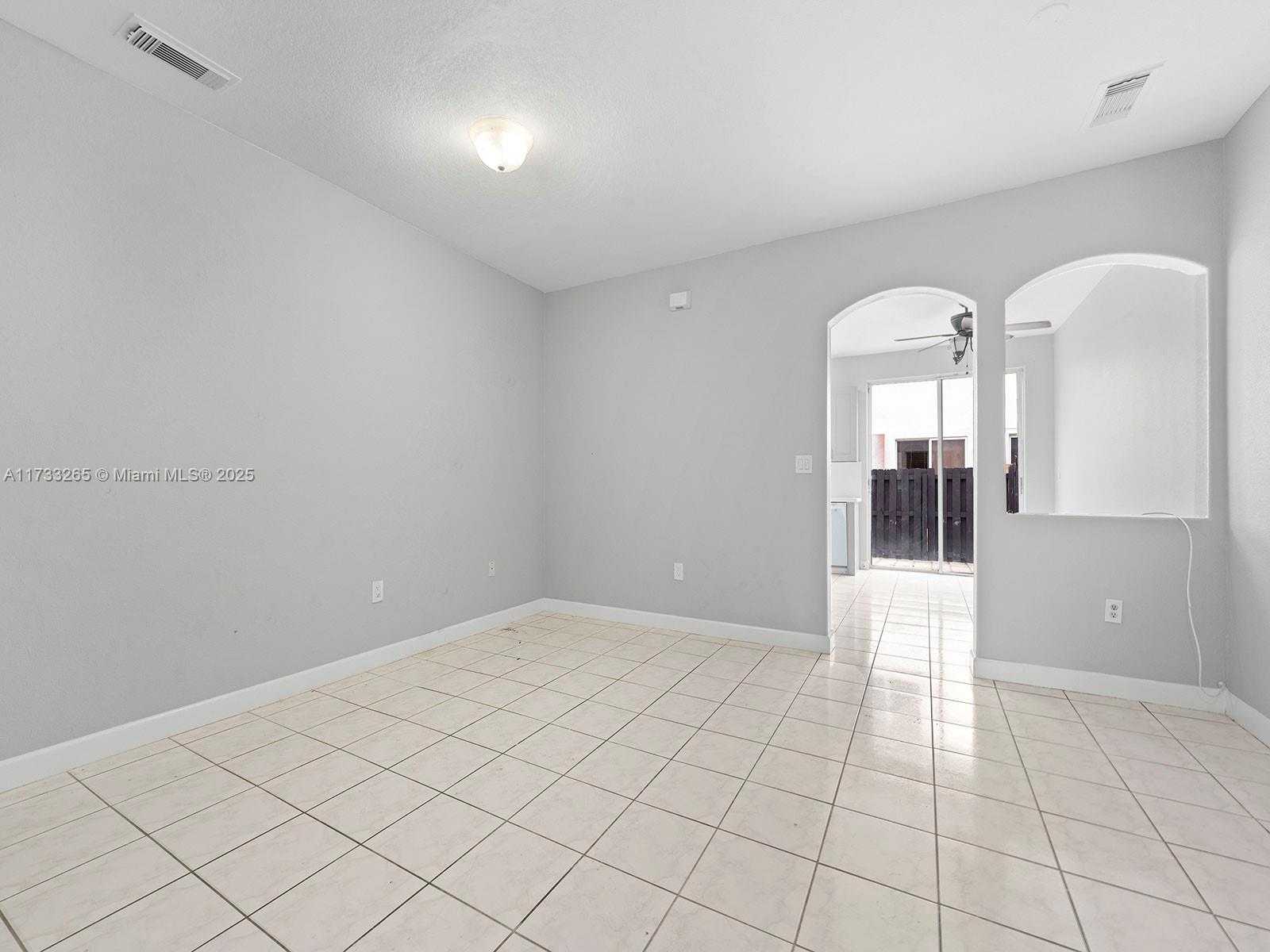 Small Image of 5460 NORTH WEST 107 AV #110, Doral Number 11