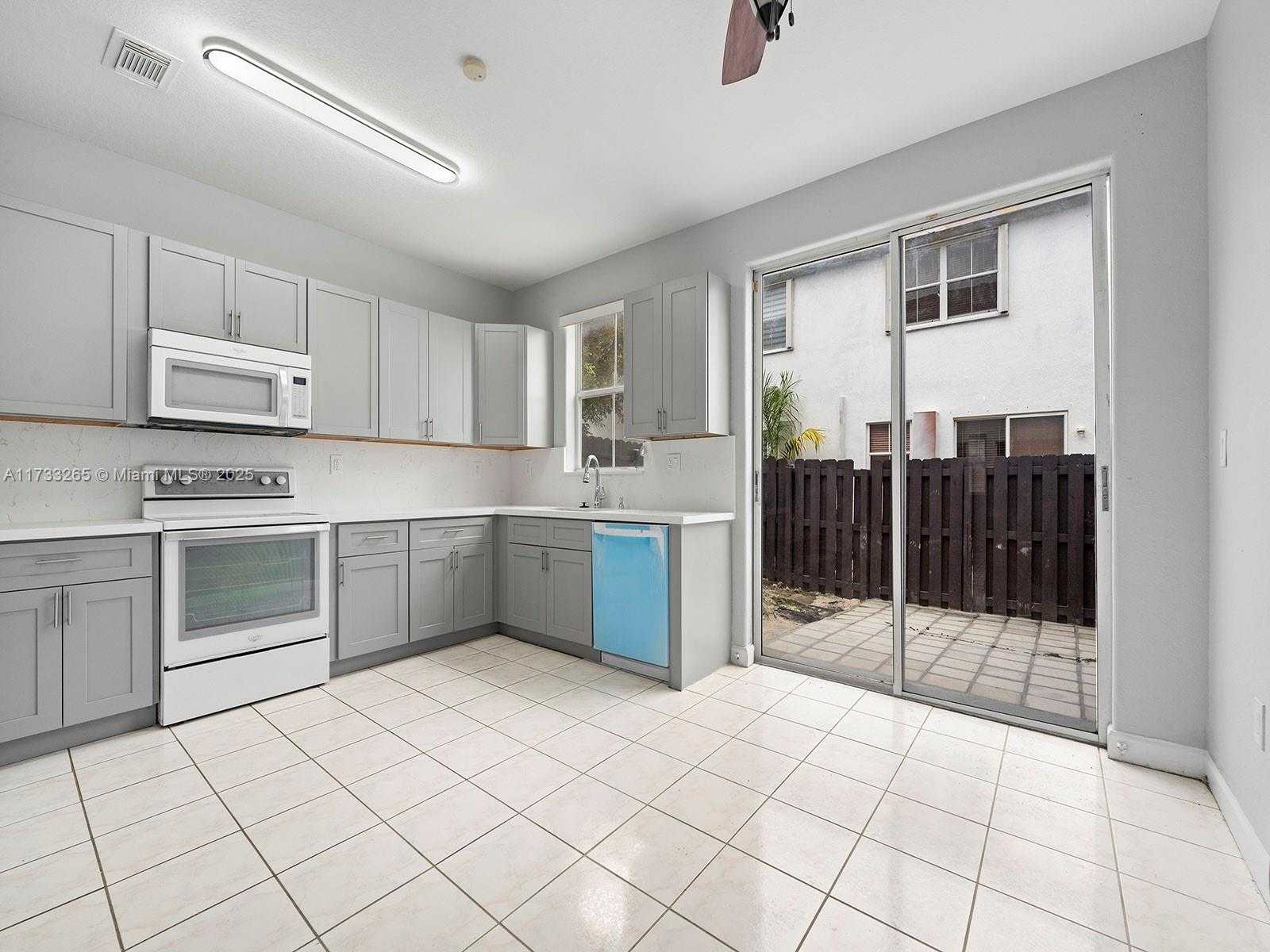Small Image of 5460 NORTH WEST 107 AV #110, Doral Number 13