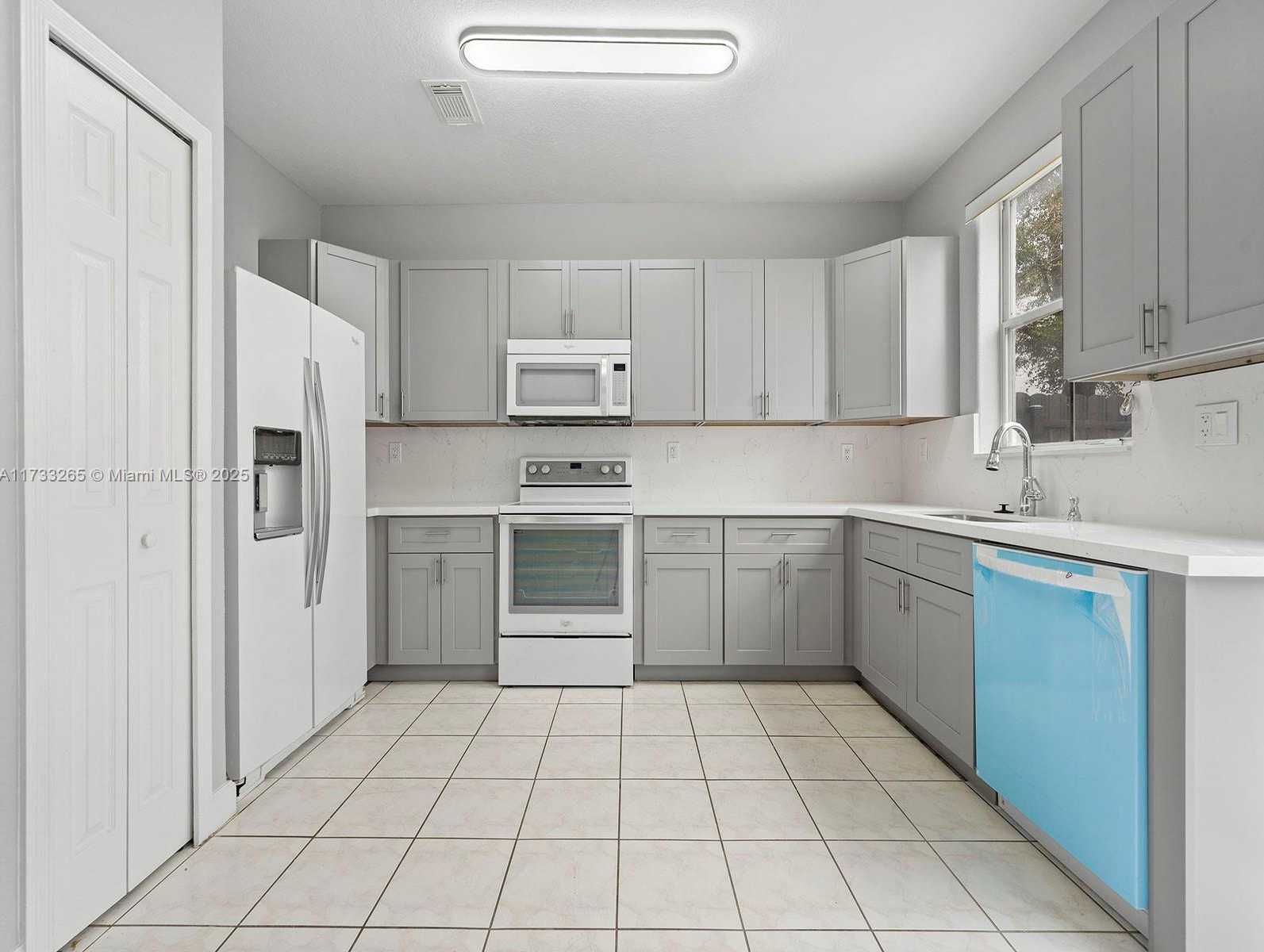 Small Image of 5460 NORTH WEST 107 AV #110, Doral Number 14