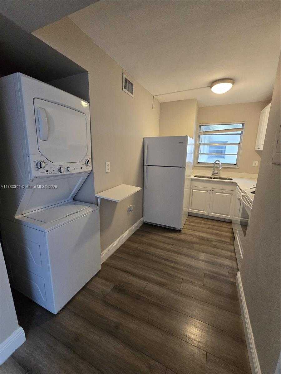 Small Image of 8870 FONTAINEBLEAU BLVD #502, Miami Number 16
