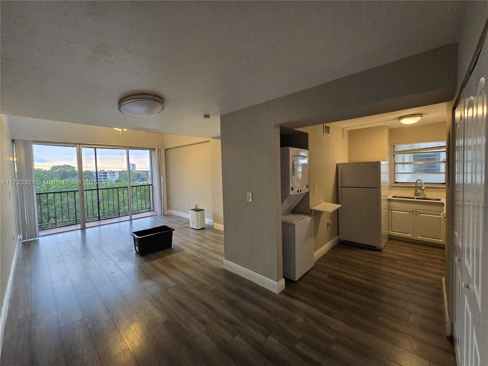 Small Image of 8870 FONTAINEBLEAU BLVD #502, Miami Number 2
