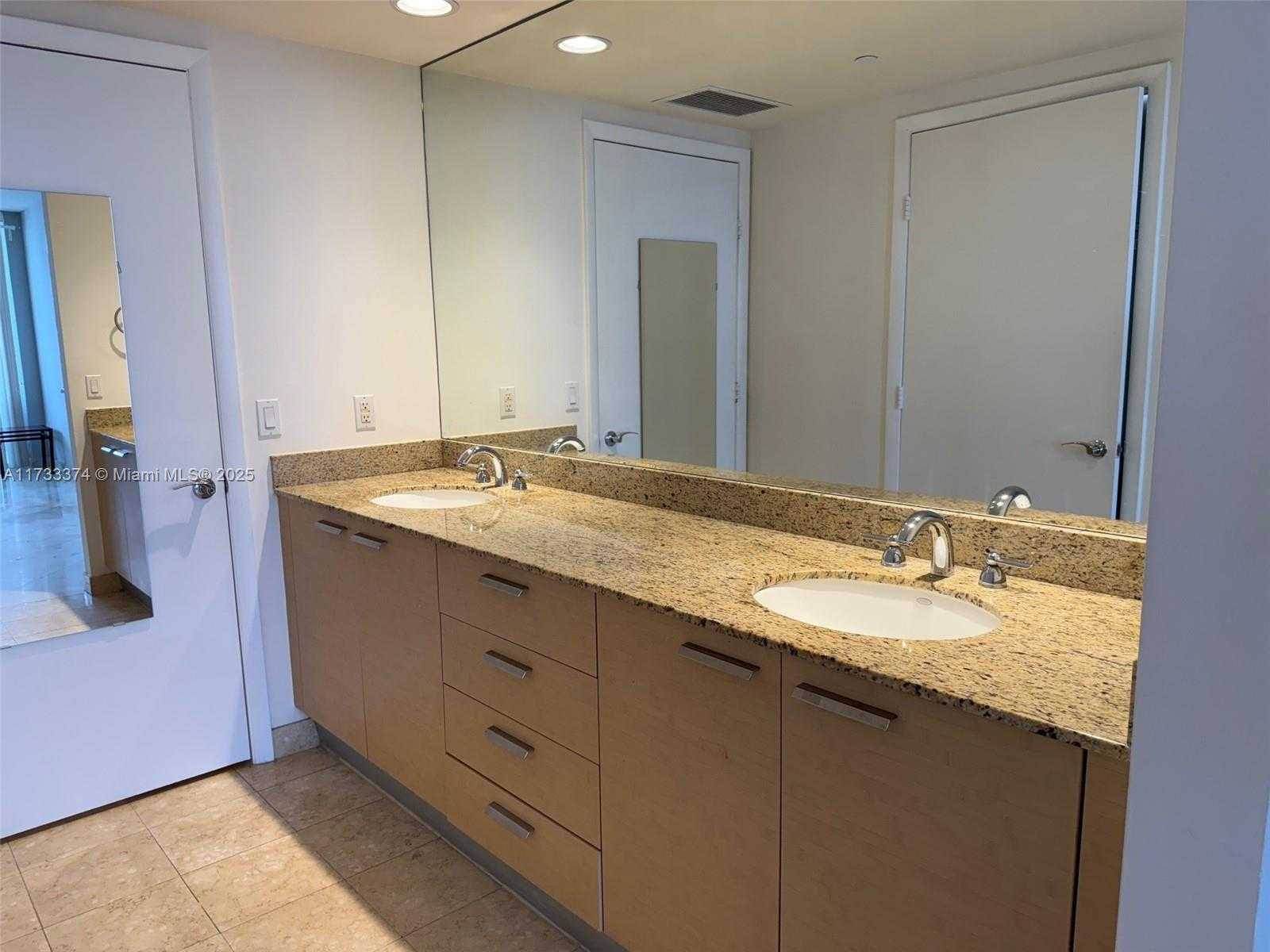 Small Image of 1850 SOUTH OCEAN DR #4009, Hallandale Beach Number 3