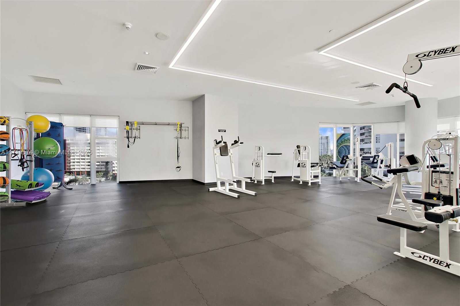 Small Image of 1850 SOUTH OCEAN DR #4009, Hallandale Beach Number 8