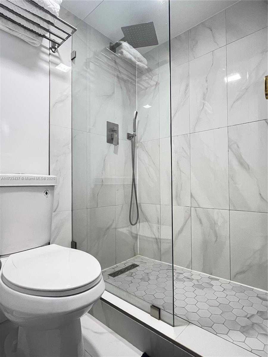 Small Image of 3101 NORTH COUNTRY CLUB DR #406, Aventura Number 14