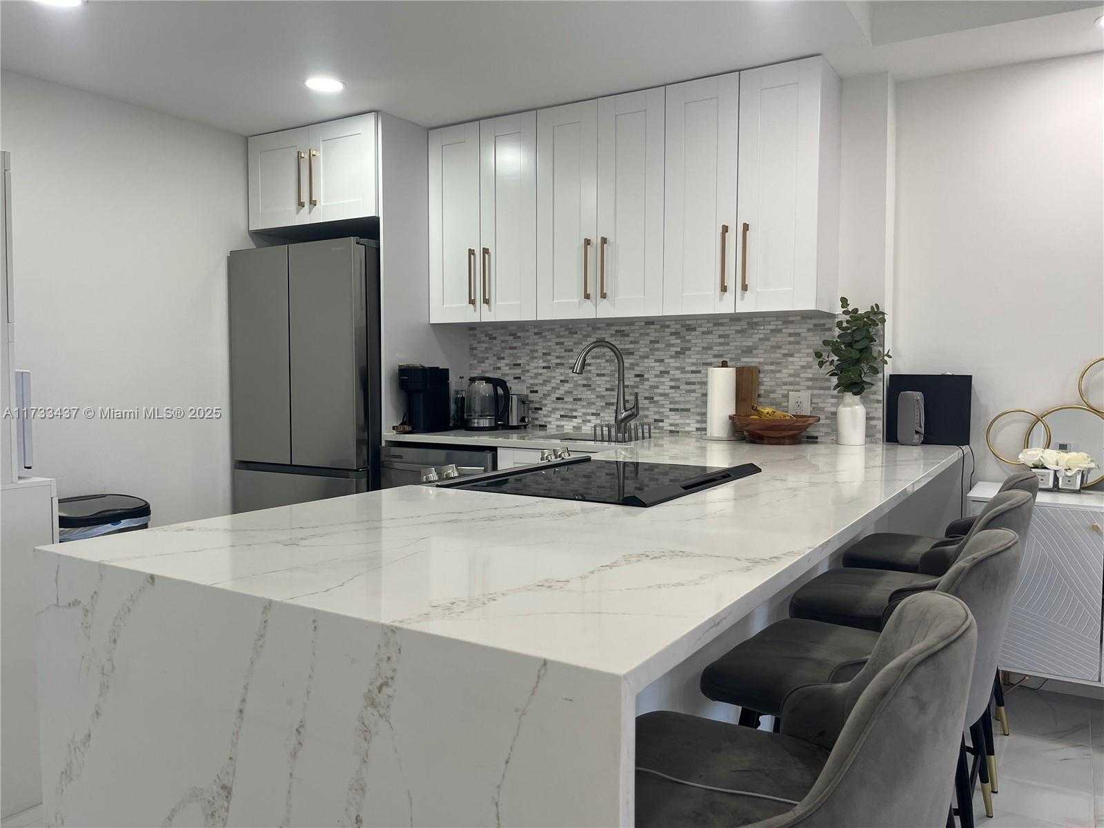 Small Image of 3101 NORTH COUNTRY CLUB DR #406, Aventura Number 2
