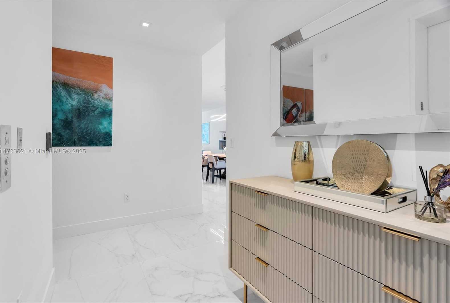Small Image of 16901 Collins Ave, Sunny Isles Beach, FL 33160, USA Number 4