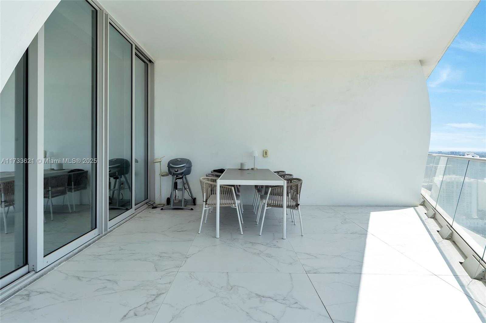 Small Image of 16901 Collins Ave, Sunny Isles Beach, FL 33160, USA Number 45