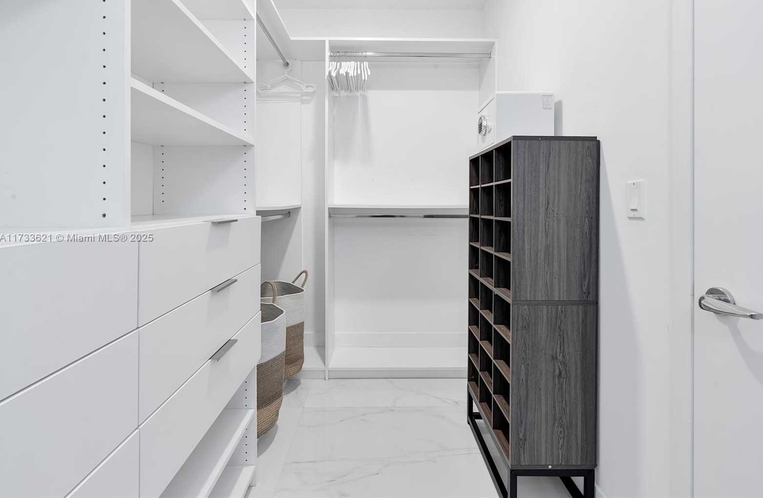 Small Image of 16901 Collins Ave, Sunny Isles Beach, FL 33160, USA Number 61